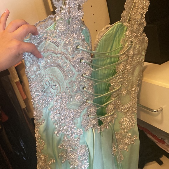 Custom Baracci Gown in Mint, fits size 4/6 - Picture 4 of 6